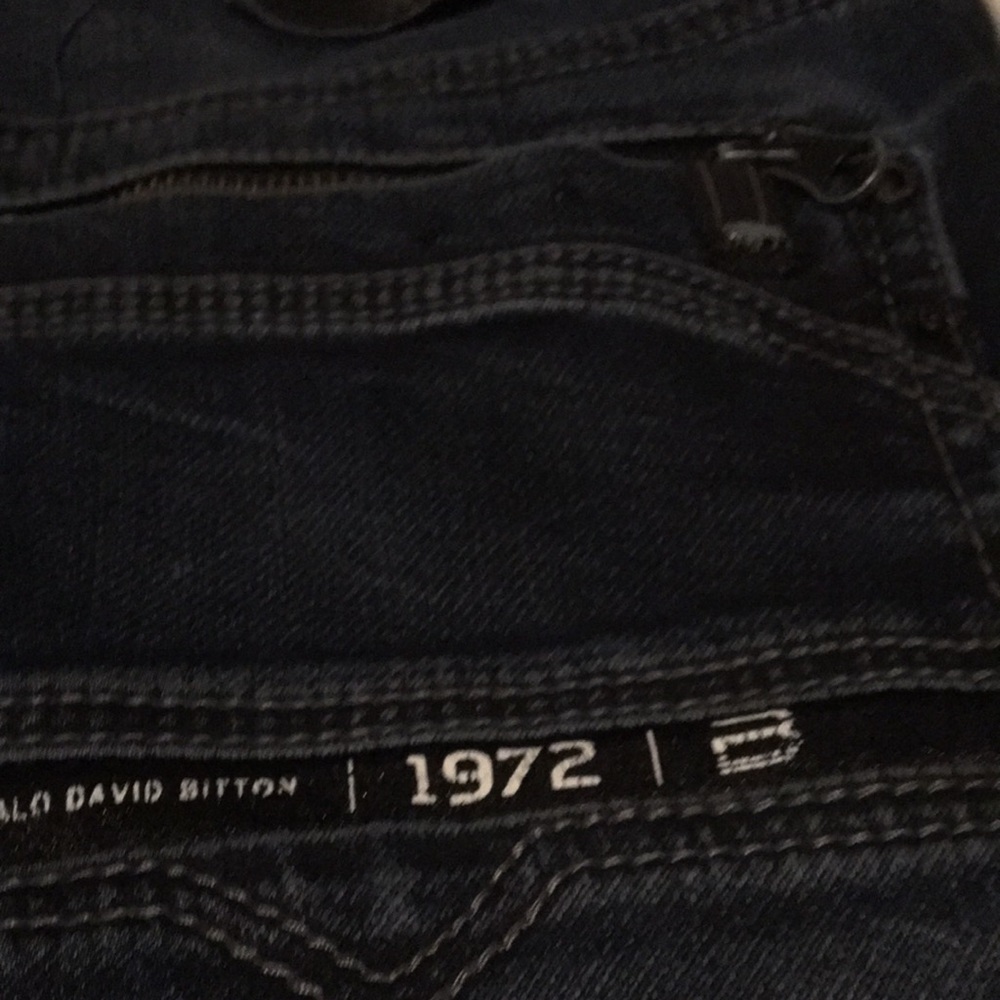 These semi dark David Bitton “Buffalo”size 36/34 are super comfortable,you see.
